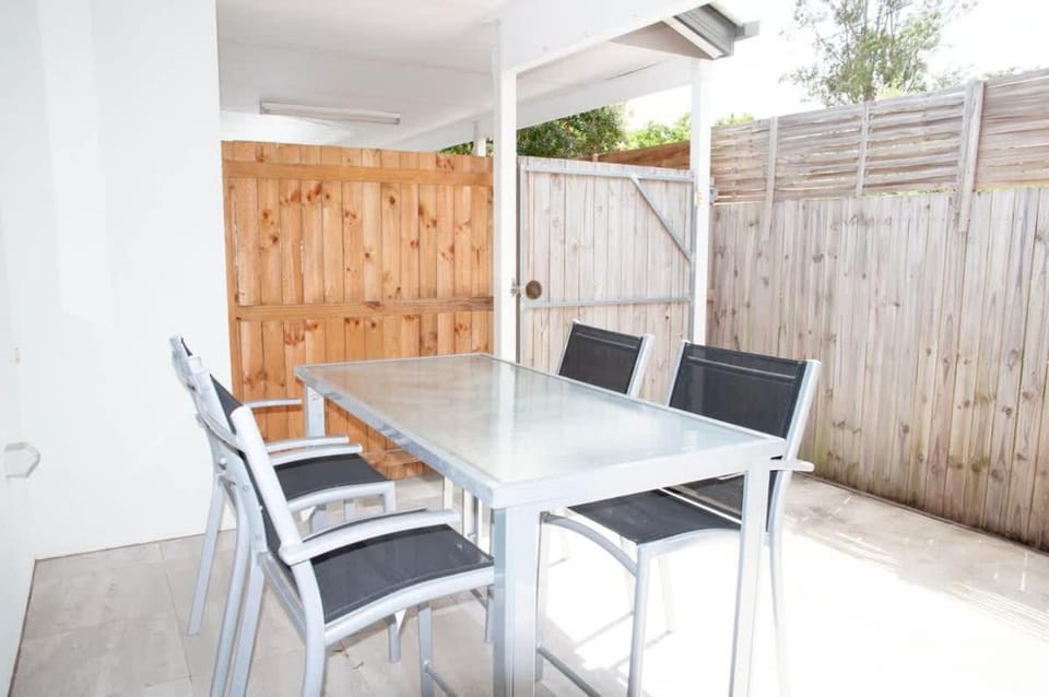 Spacious 3 bedroom unit in Loganlea House in Brisbane