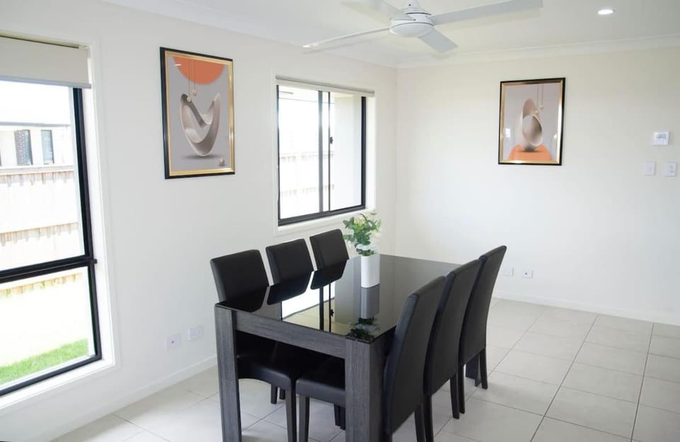 Spacious 4 bedrooms house in Logan Reserve House in Brisbane