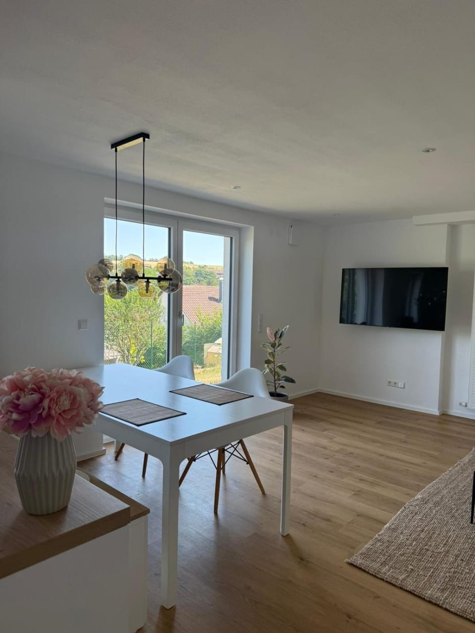 TV and multimedia, Dining area