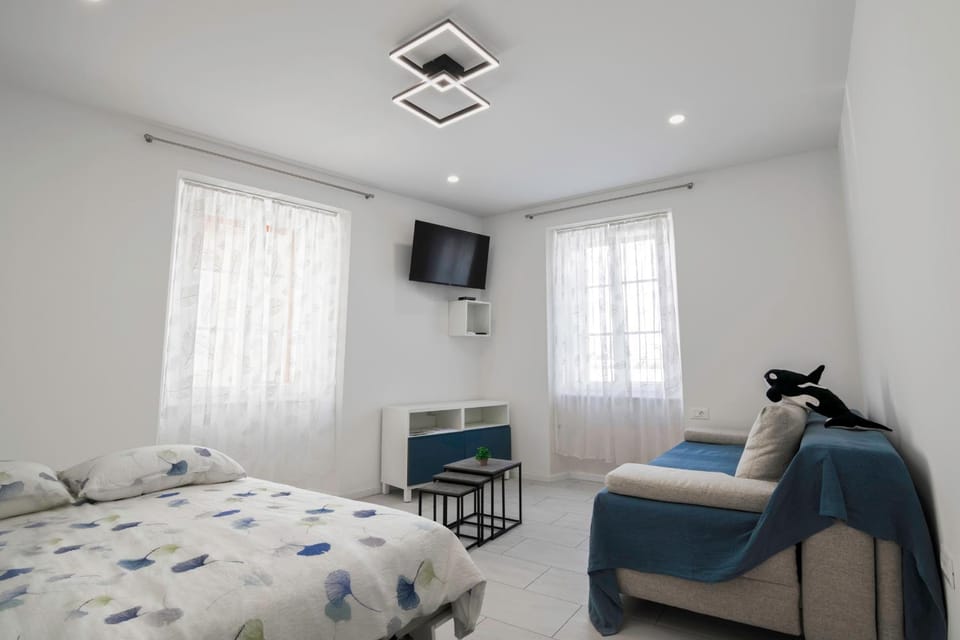 Living room, Bedroom