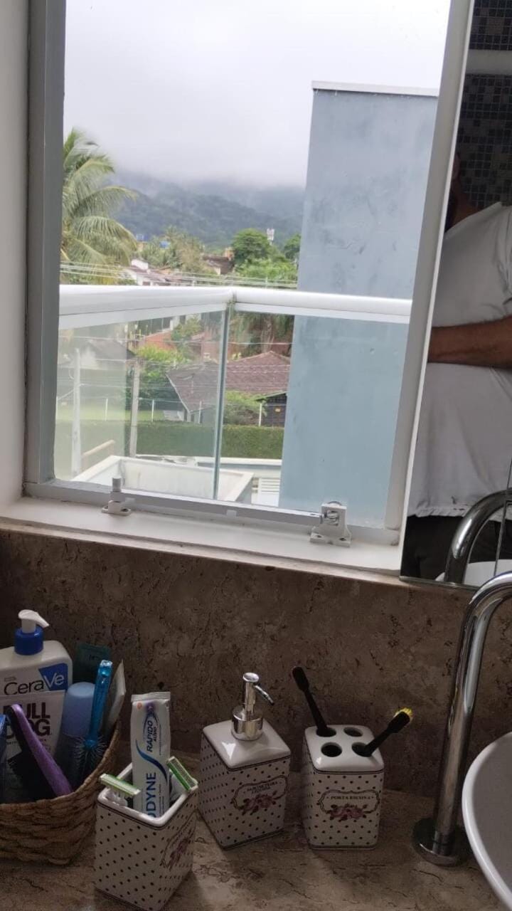 Beach House with daily cleaning and cook House in São Sebastião