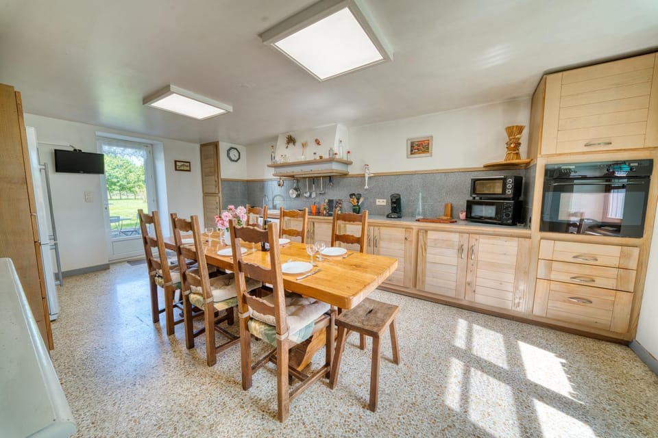 Kitchen or kitchenette, Dining area, dishwasher, oven, stove