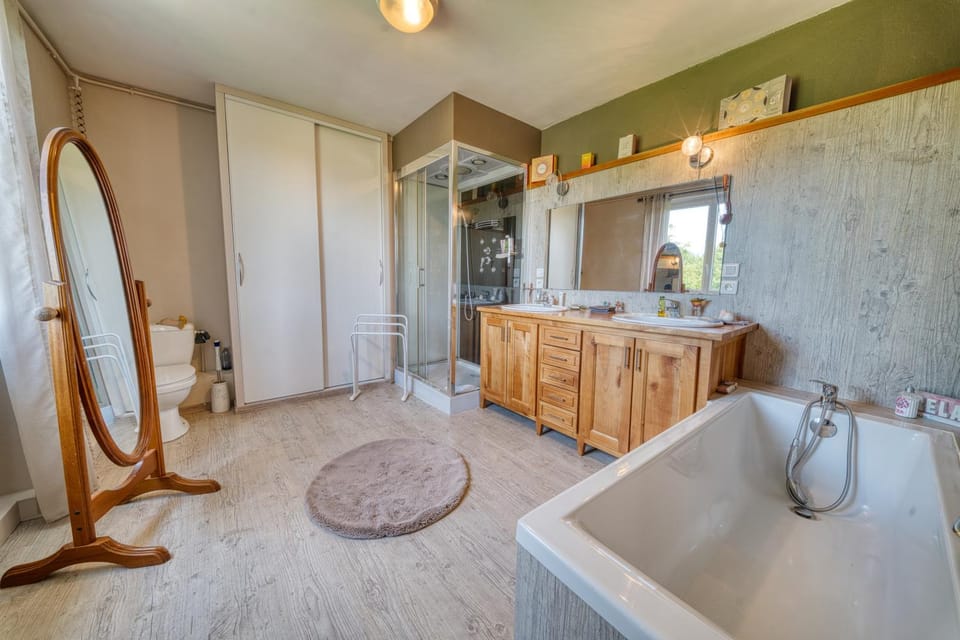Bathroom, Bath, towels