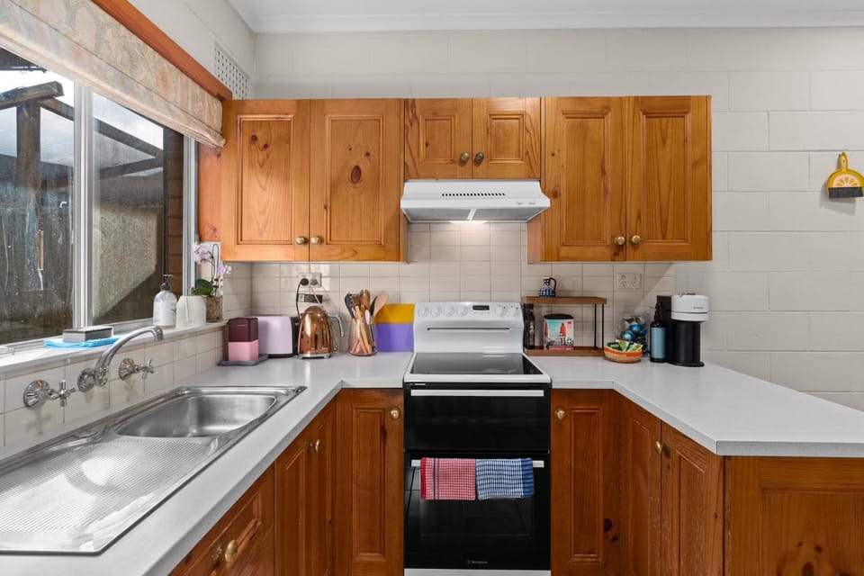 Courtyard 2 Bed Apartment Mile End House in Adelaide