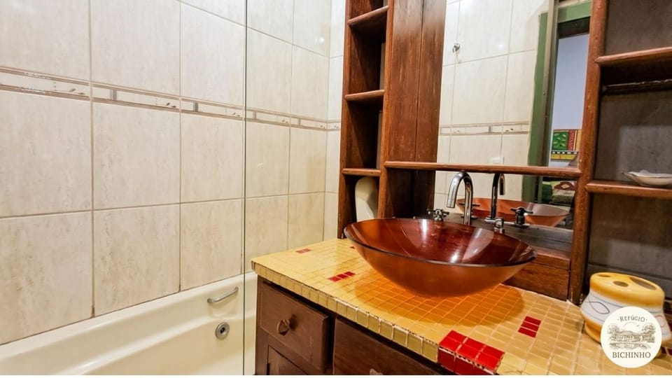 Toilet, Hot Tub