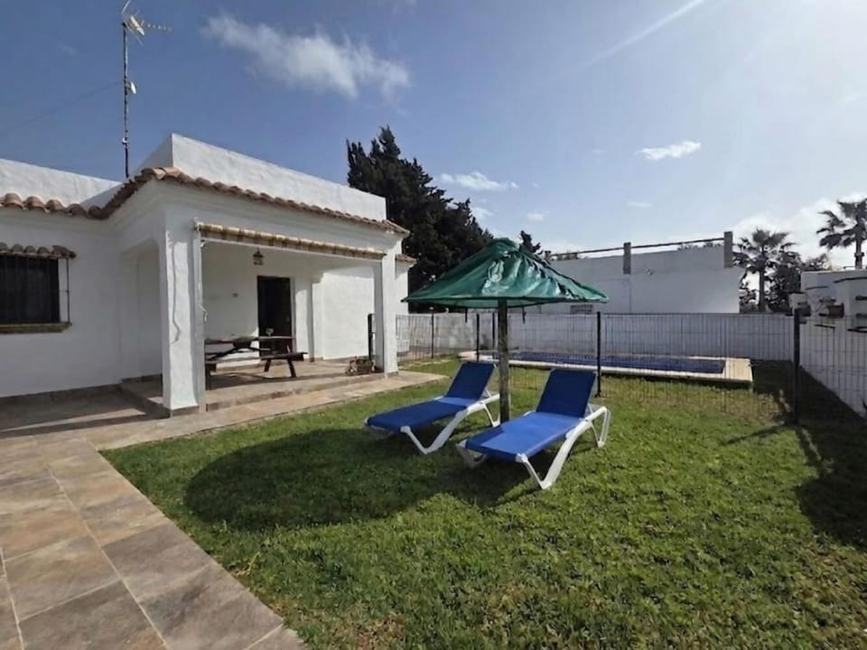 No Grupos Casa Cuervi con piscina privada en Conil House in La Janda