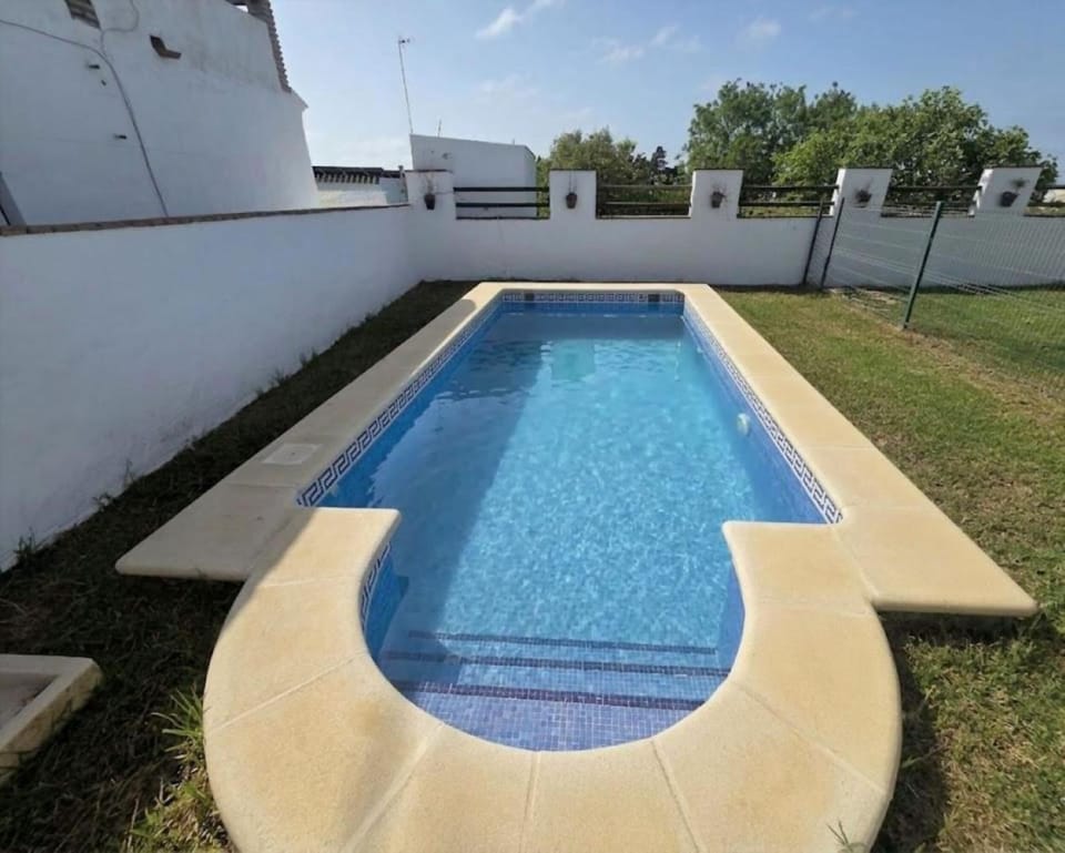 No Grupos Casa Cuervi con piscina privada en Conil House in La Janda