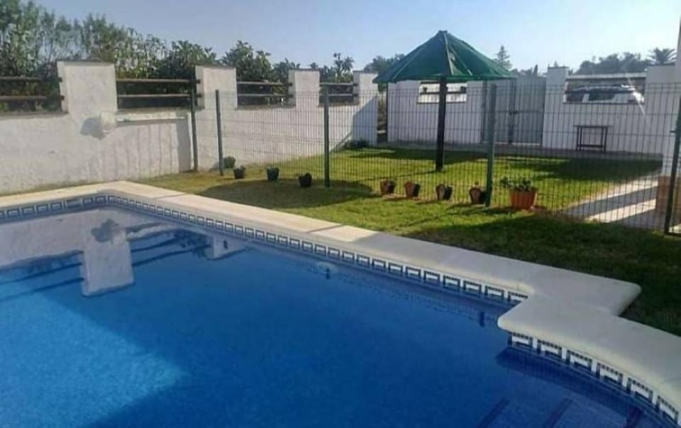 No Grupos Casa Cuervi con piscina privada en Conil House in La Janda