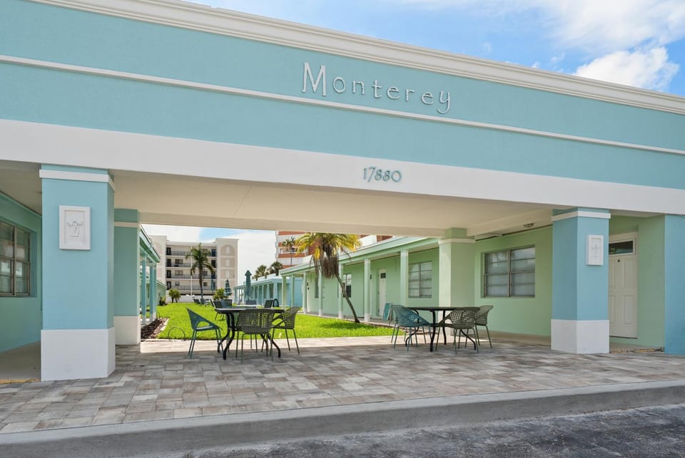 The Monterey Apartment hotel in Redington Shores