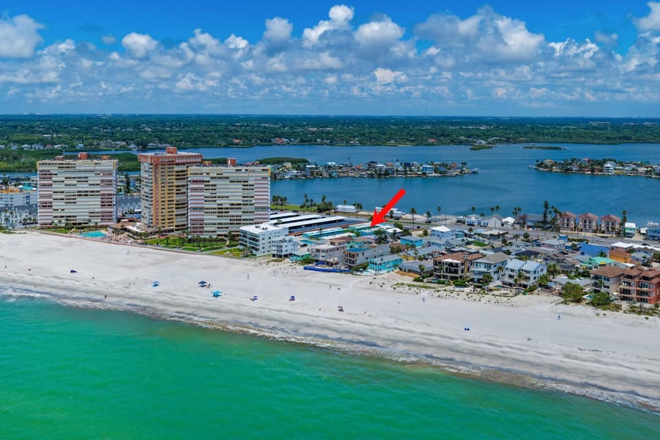 The Monterey Apartment hotel in Redington Shores