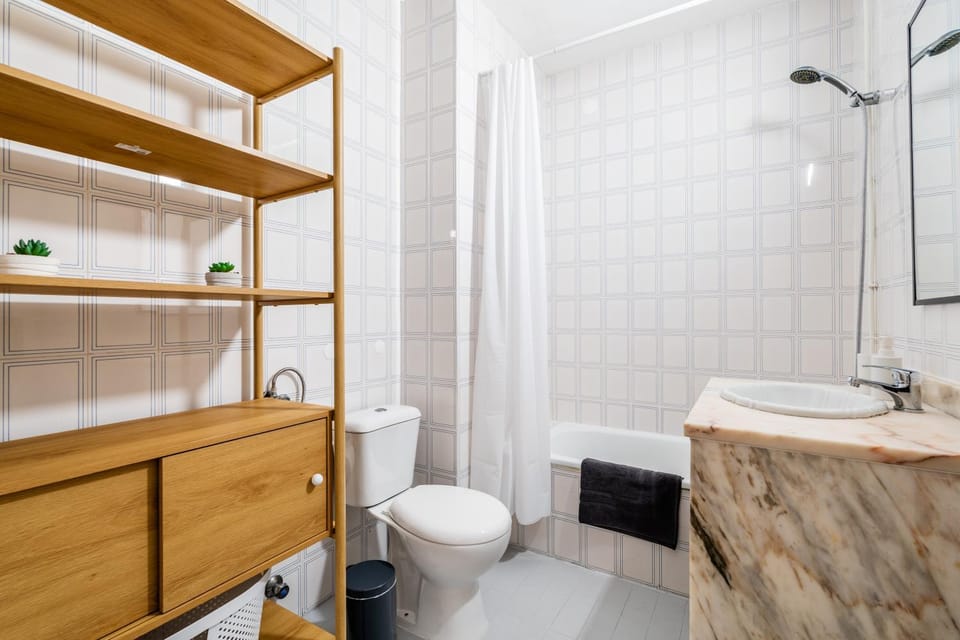 Bathroom, Bath, towels