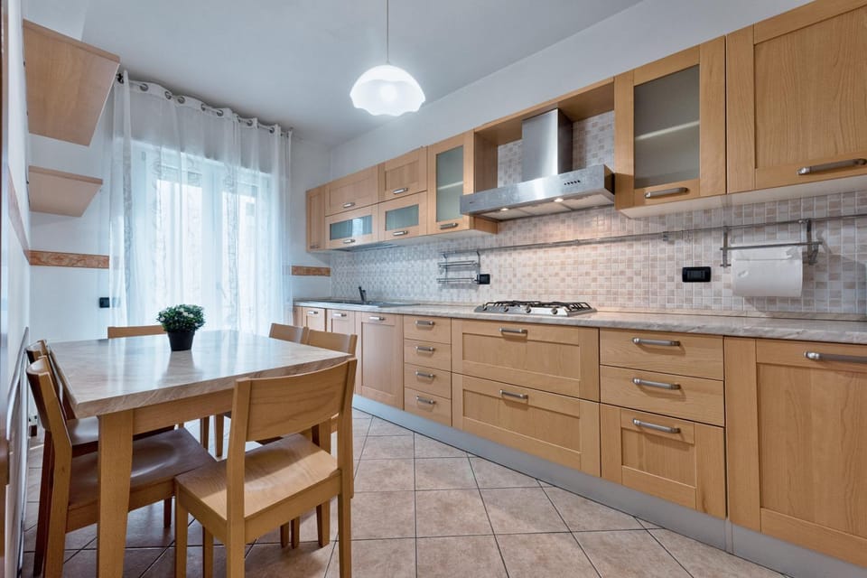 Kitchen or kitchenette, Dining area, kitchen