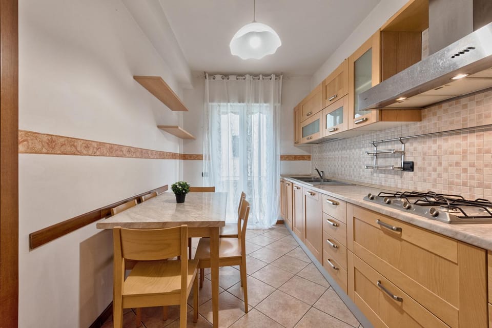 Kitchen or kitchenette, Dining area, kitchen