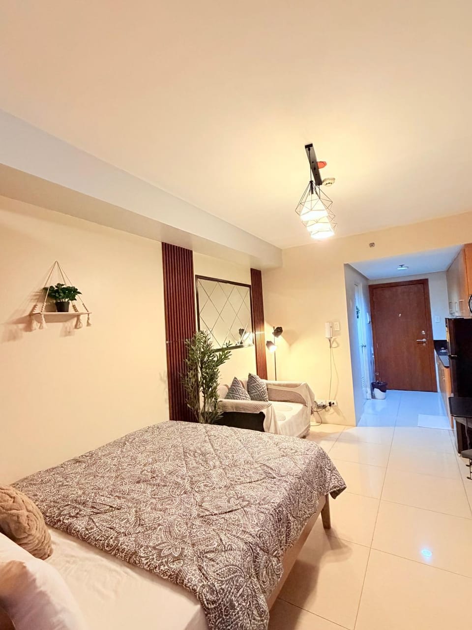 Bed, Living room