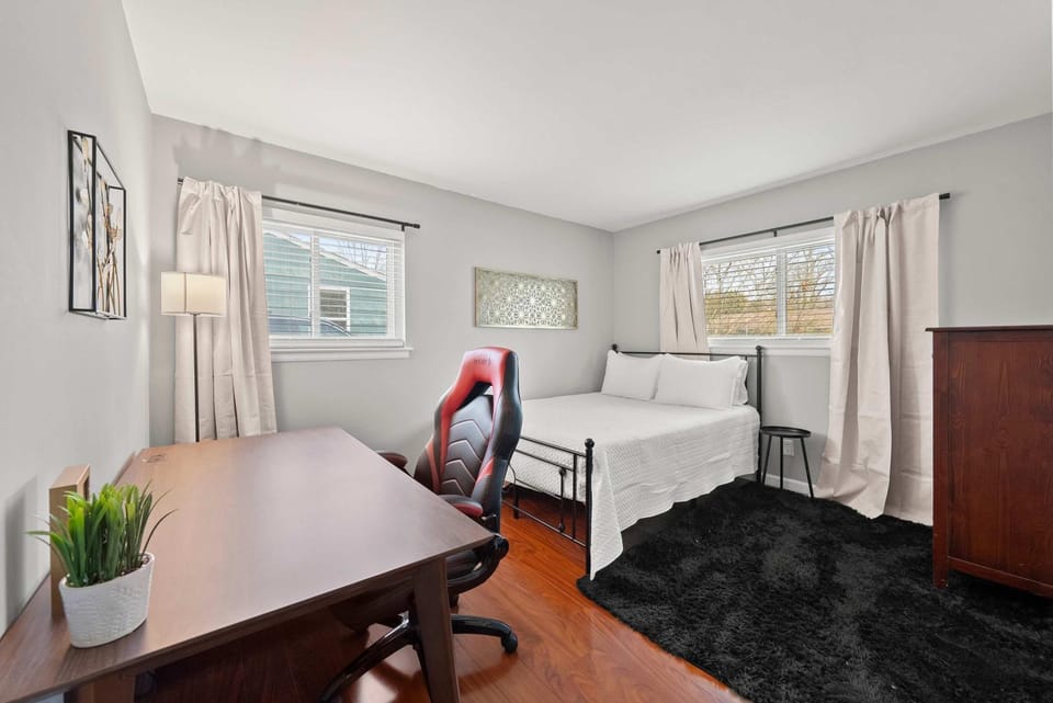 Grand North Retreat 4BDR Stay House in Clintonville