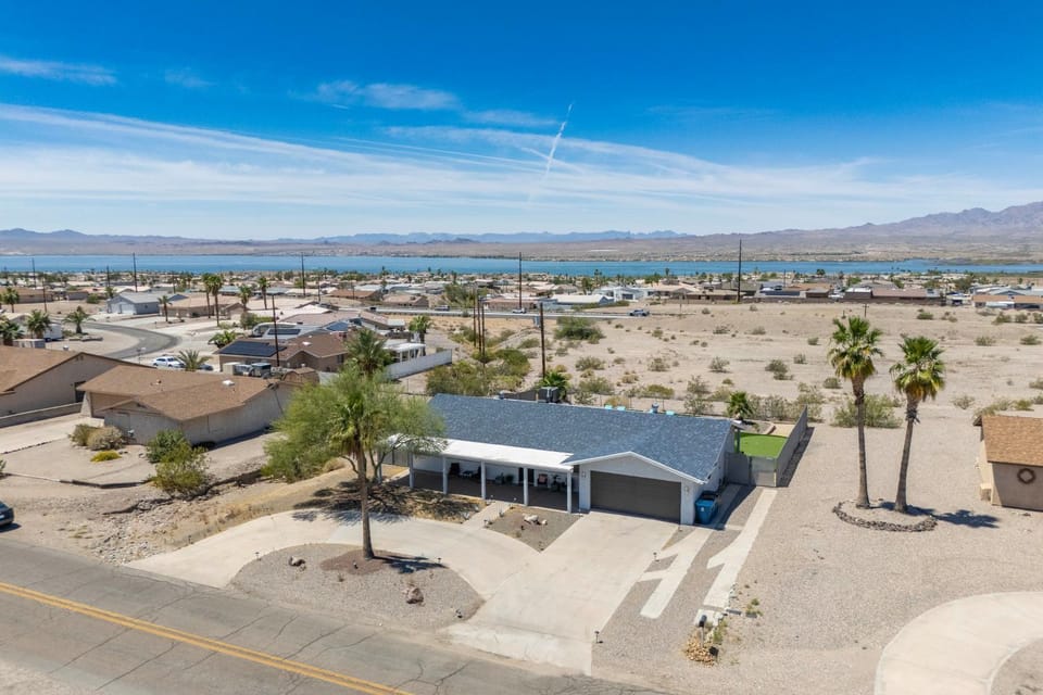 Pool, Game Room & Lake View! Modern Havasu Home House in Lake Havasu City