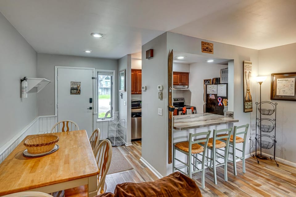 Walk to Holiday Valley Pool & Lifts! Family Escape House in Ellicottville