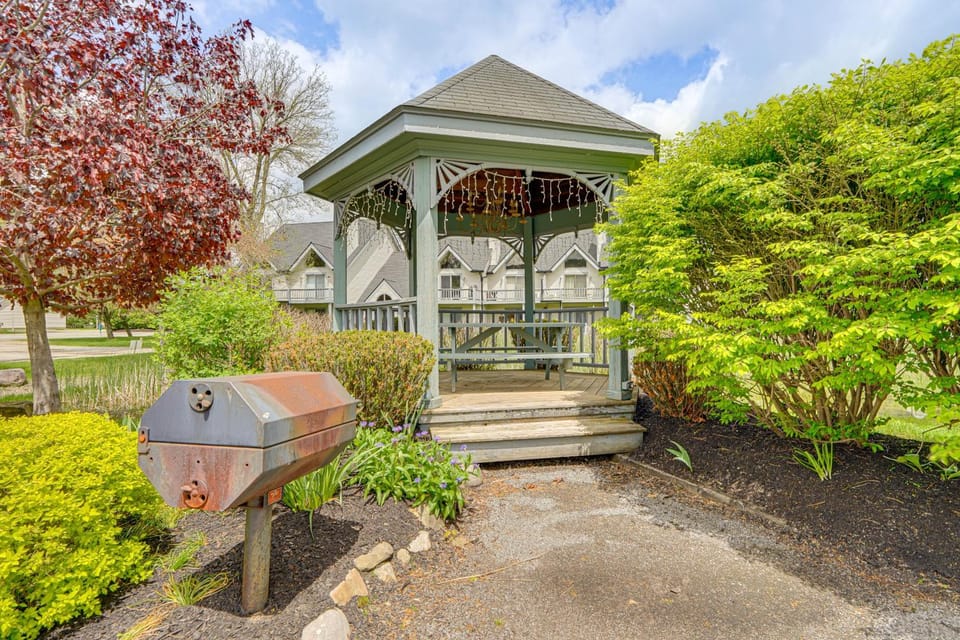 Walk to Holiday Valley Pool & Lifts! Family Escape House in Ellicottville