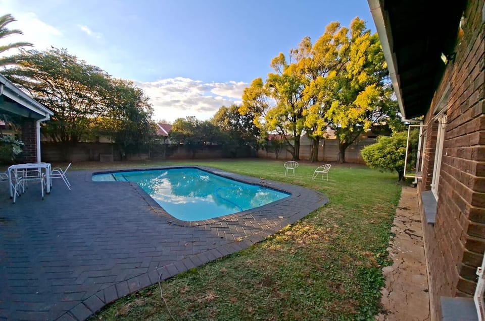 Garden, Swimming pool