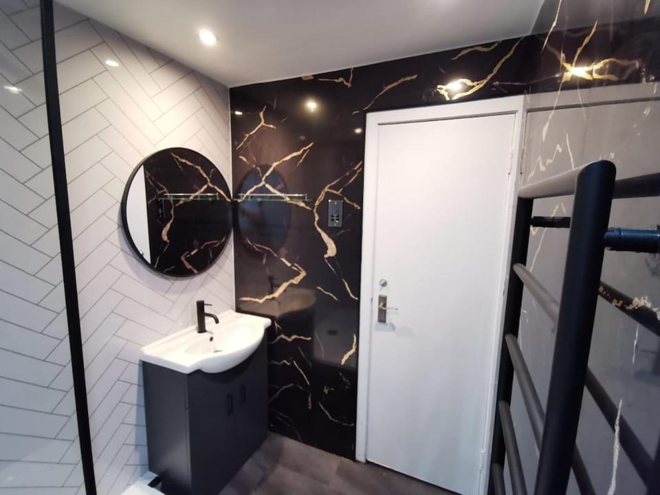 City Centre Apartment - Sunshine on Leith Street Apartment in Edinburgh
