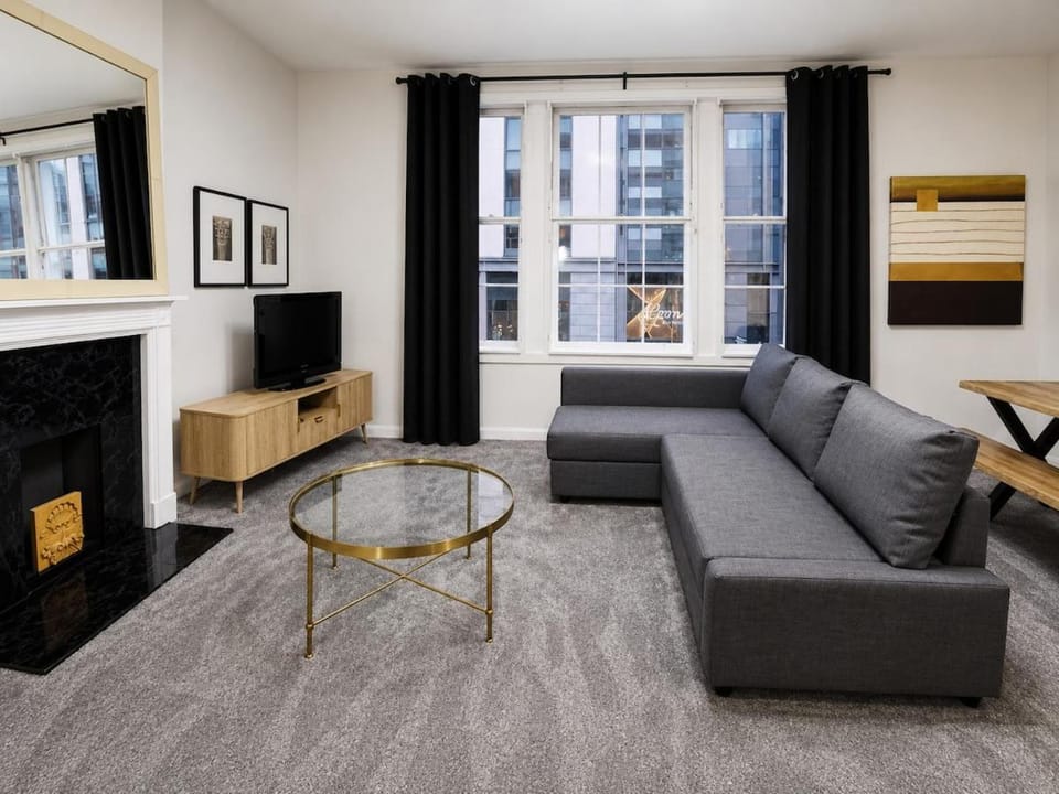 City Centre Apartment - Sunshine on Leith Street Apartment in Edinburgh