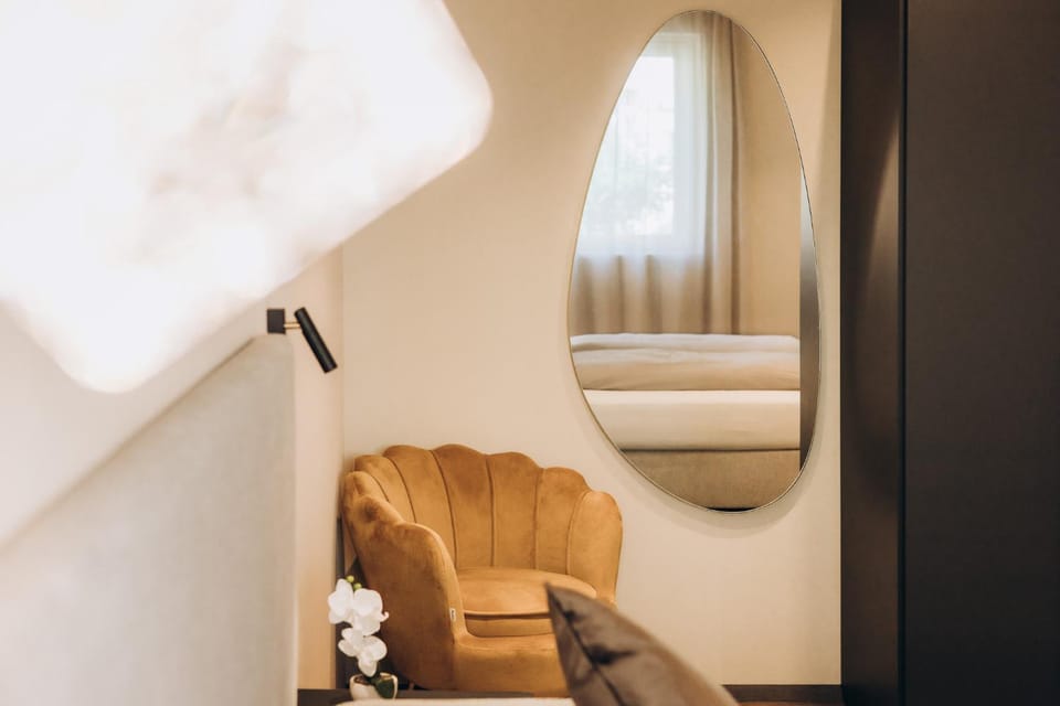 Photo of the whole room, Decorative detail, Seating area, Bedroom