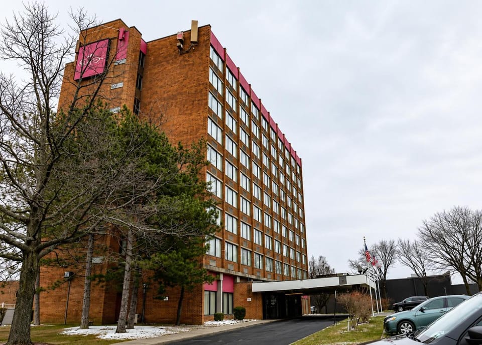 Property building, Facade/entrance, On site, Parking
