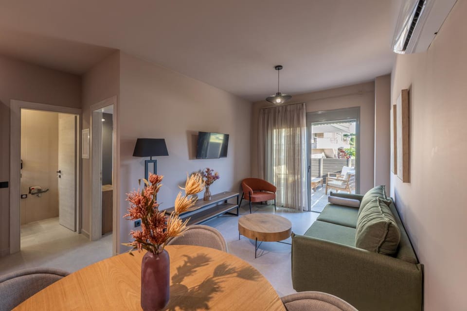 TV and multimedia, Living room, Seating area, Evening entertainment