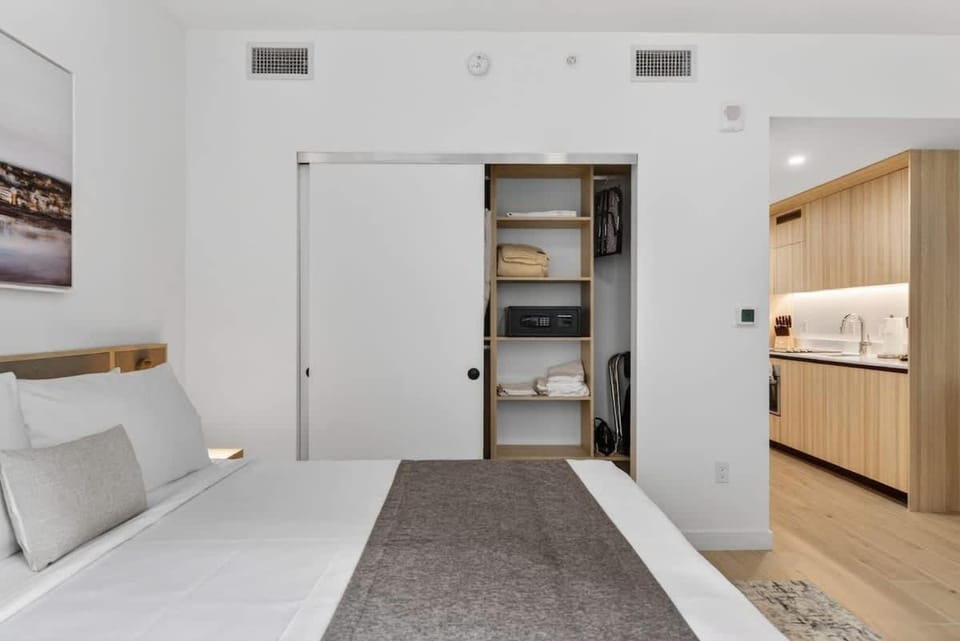 Modern Luxe Downtown Stay Apartment in Miami