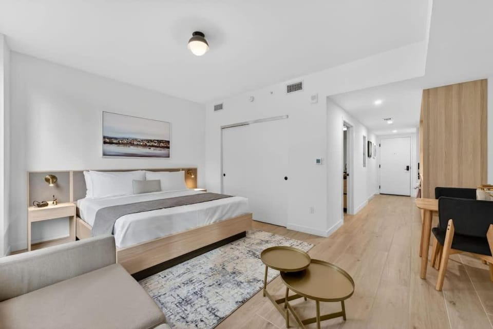 Modern Luxe Downtown Stay Apartment in Miami