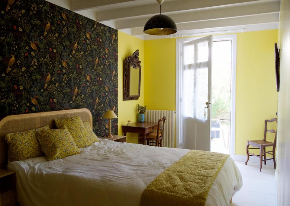 Maison Flora Saint Jean d'Angely Bed and Breakfast in Nouvelle-Aquitaine