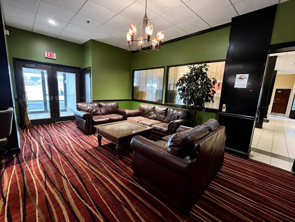 Communal lounge/ TV room, Lobby or reception, Seating area