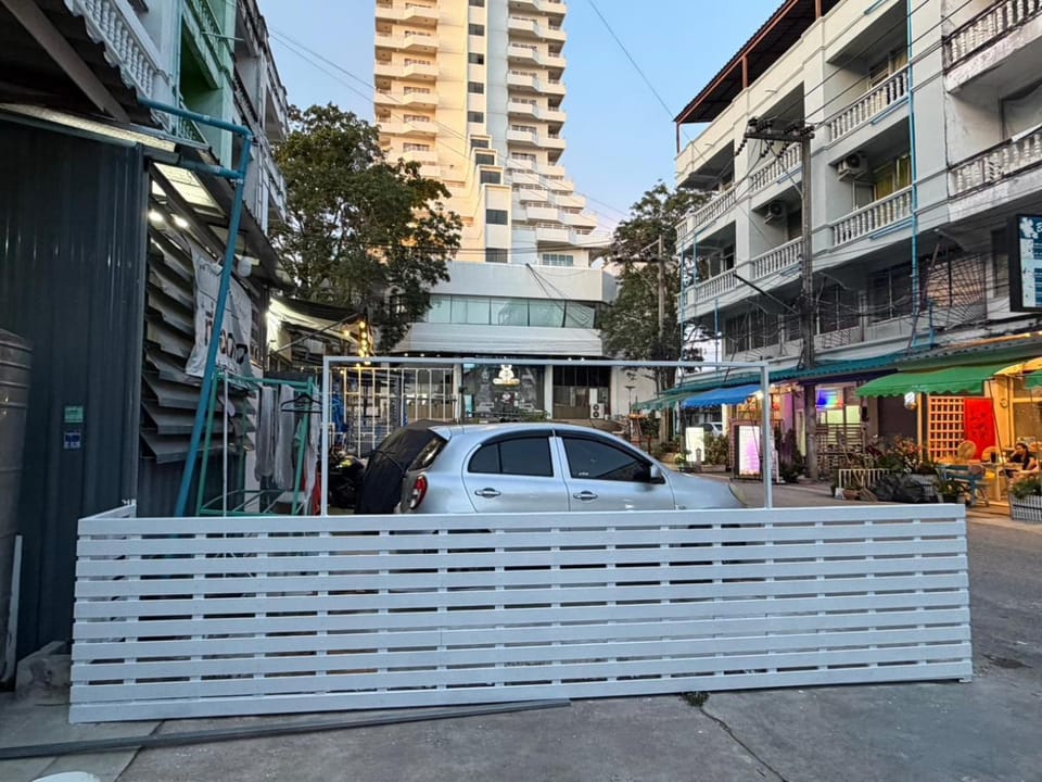 Dara Guest House Apartment in Pattaya City