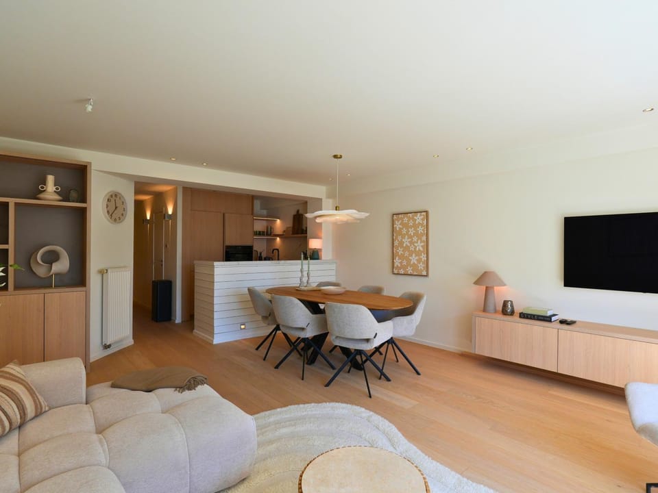 Communal lounge/ TV room, TV and multimedia, Kitchen or kitchenette, Living room, Seating area, Dining area