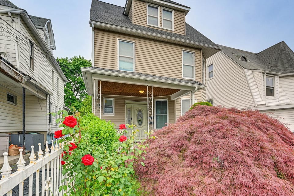 Walk to the NYC Train! Mt Vernon Escape w/ Patio Apartment in Mount Vernon