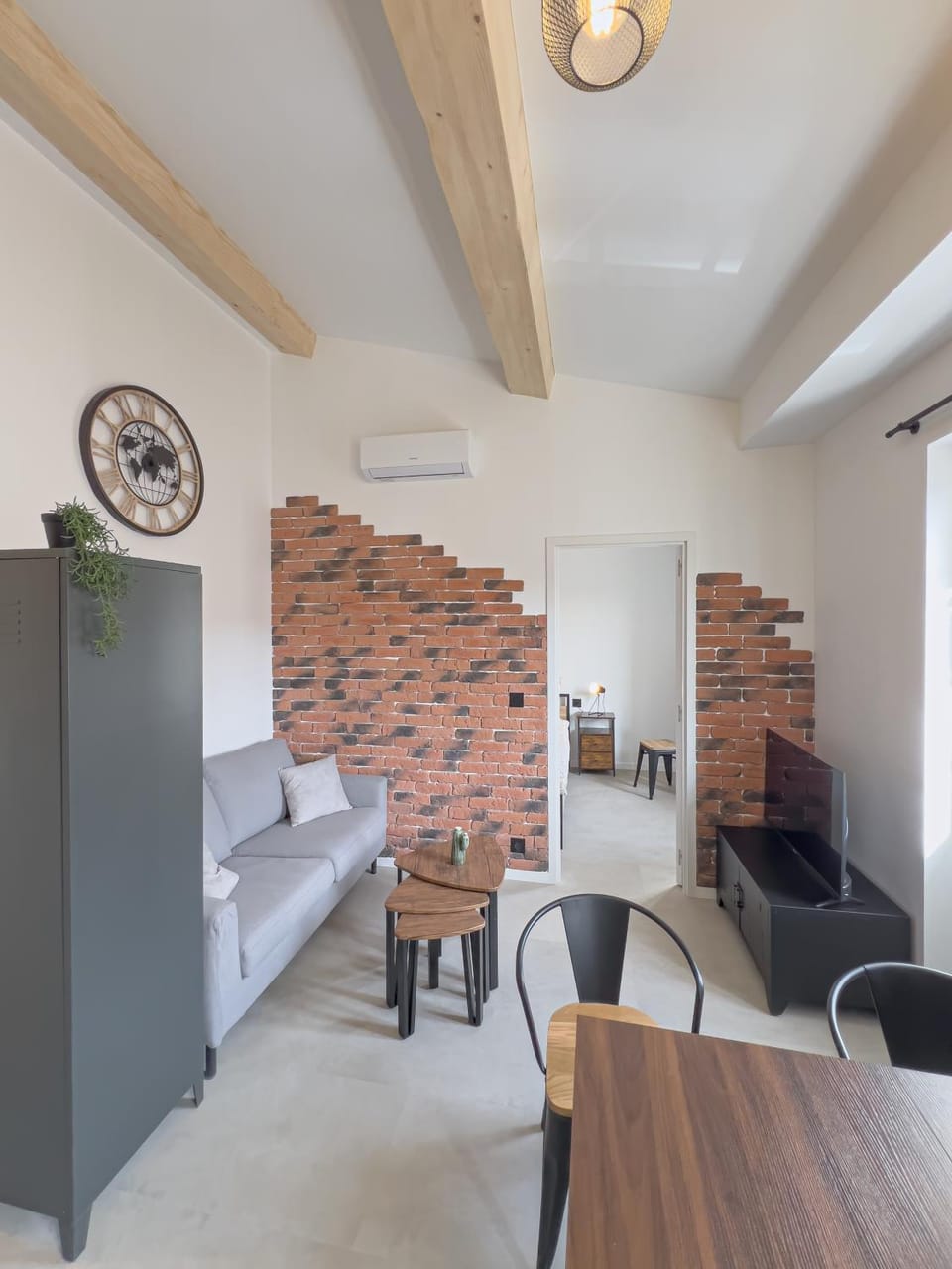 TV and multimedia, Living room, Dining area, air conditioner