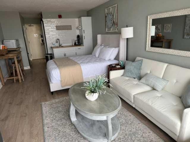 Casa Vista Mare by StayMareni - Oceanfront Suite House in Myrtle Beach
