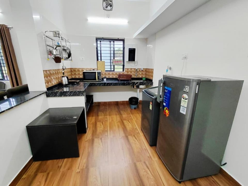 Kitchen or kitchenette, kitchen