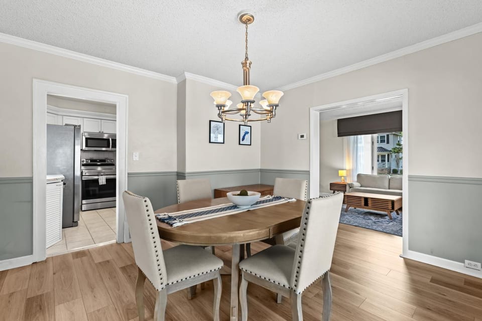 Royal Oak Blue Haven Modern 3 Bedroom with Game Room and Jetted Tub House in Royal Oak