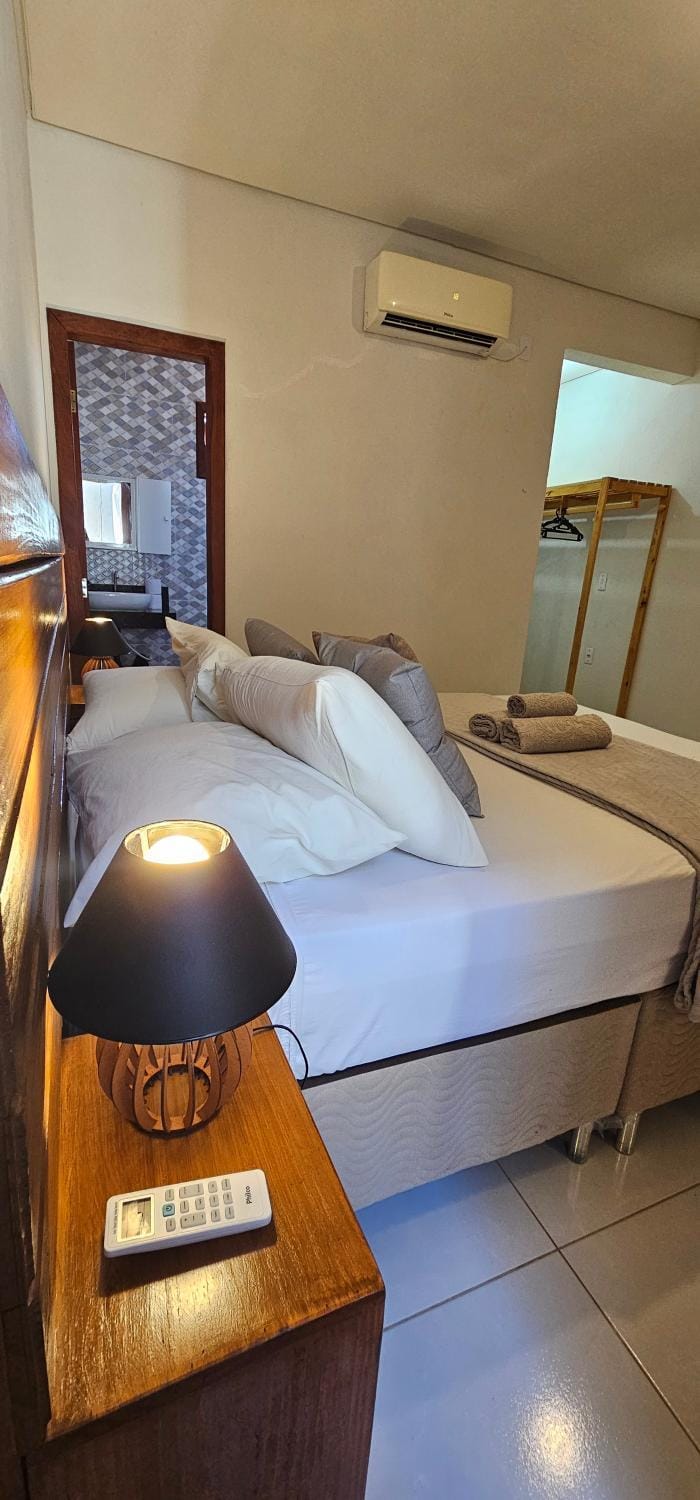Bedroom, air conditioner