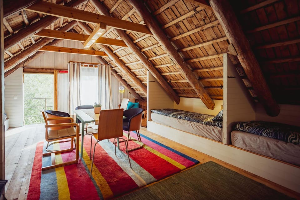 Lakamajutus, telkimisala ja saunakompleks Pihtla Õlleköögis Campground/ 
RV Resort in Estonia