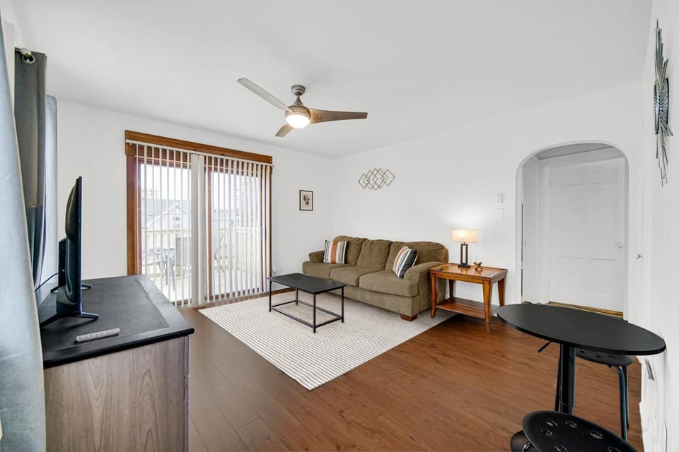 3 Mi to Indiana Dunes NP! Convenient Dtwn Apt Apartment in Michigan City