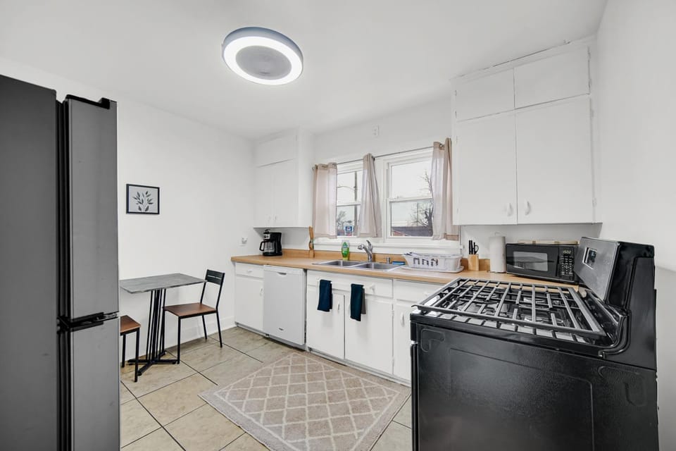 2 BR Downtown Apartment | Extended Stays Welcome Apartment in Michigan City