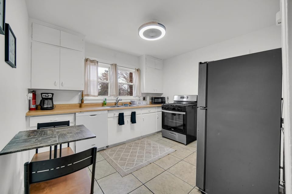 3 Mi to Indiana Dunes NP! Convenient Dtwn Apt Apartment in Michigan City