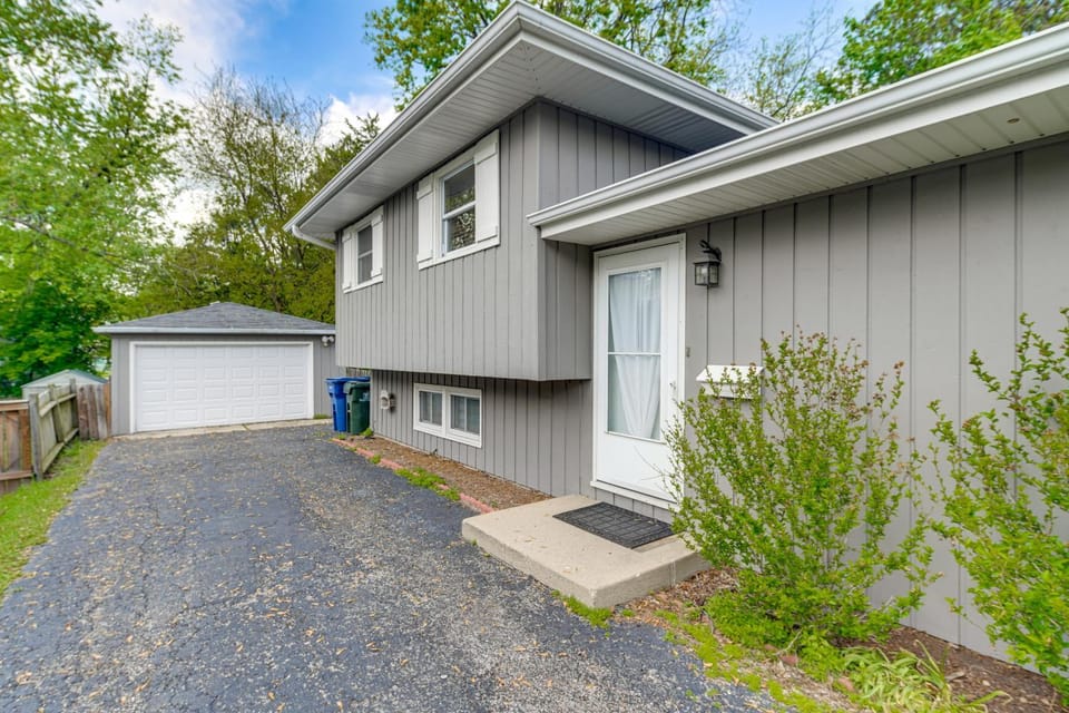 2 Mi to I-88 & Hospital! Extended Naperville Stay House in Naperville