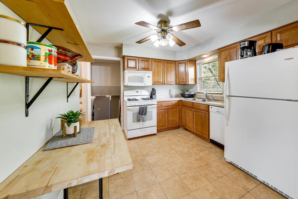 2 Mi to I-88 & Hospital! Extended Naperville Stay House in Naperville