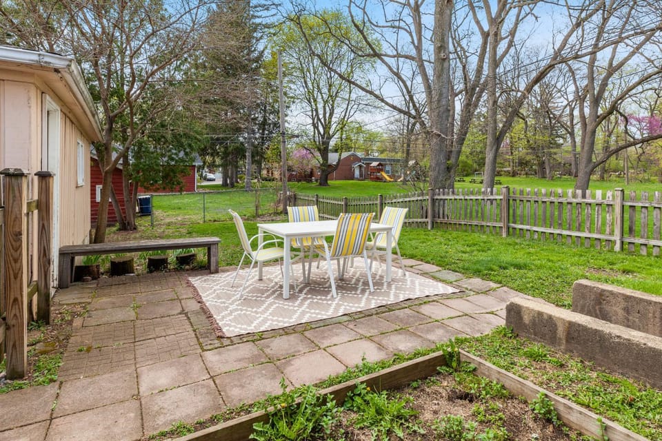 2 Mi to I-88 & Hospital! Extended Naperville Stay House in Naperville