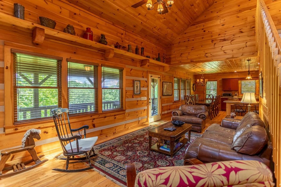A Positive Outlook - 0 mins to ASU Hot Tub - Pool Table - Corner Jacuzzi House in Brushy Fork