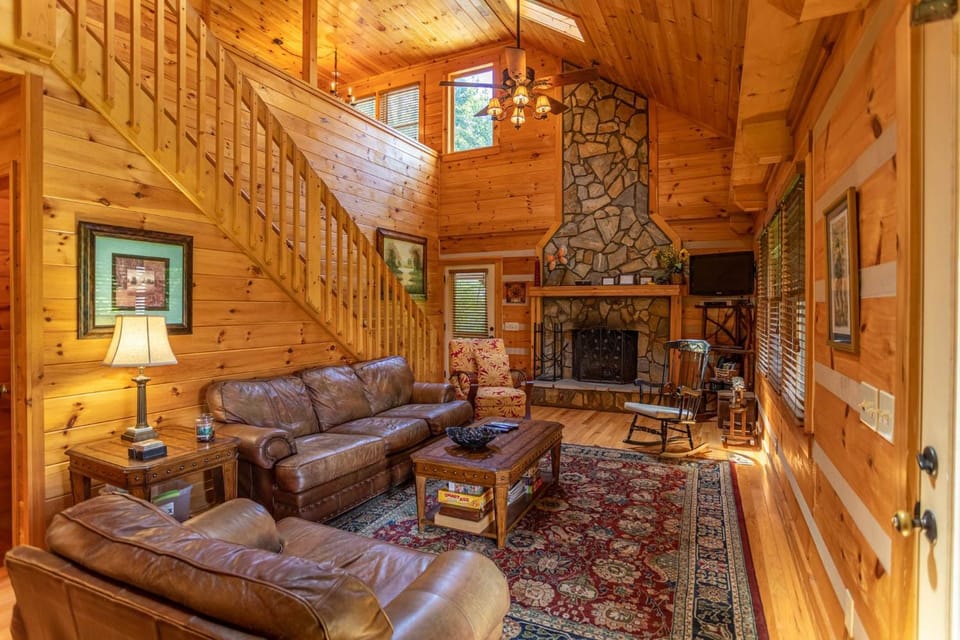 A Positive Outlook - 0 mins to ASU Hot Tub - Pool Table - Corner Jacuzzi House in Brushy Fork