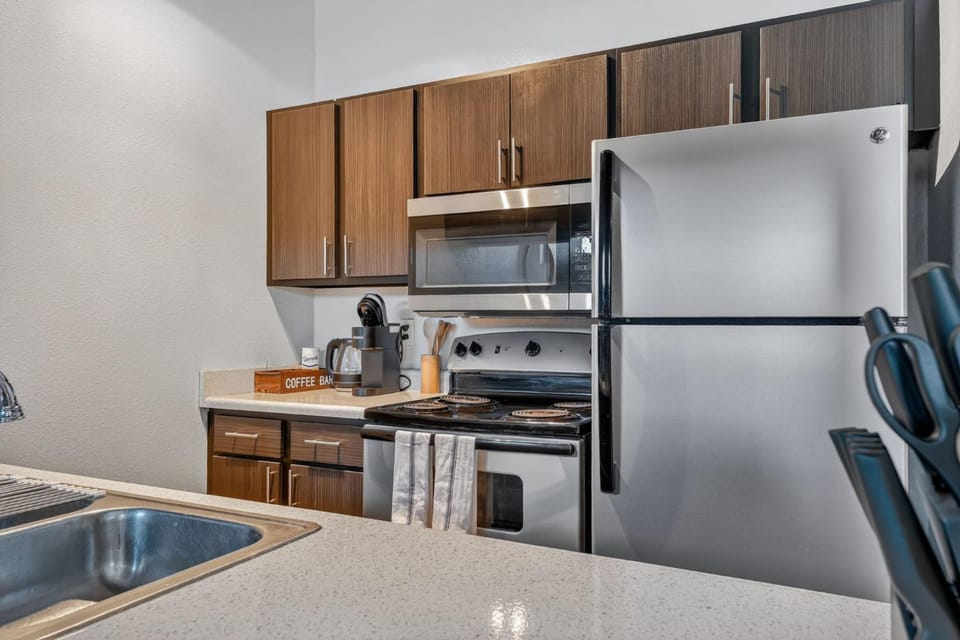 Modern River Market Loft Sleeps 6 Parking WiFi Apartment in Kansas City